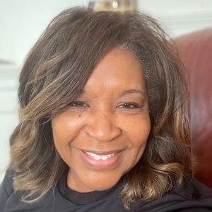 Meet your Posher, Linda